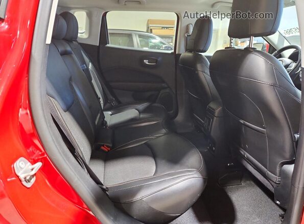 3C4NJDBB3LT174211 2020 JEEP COMPASS Red უკანა სალონის ხედი
