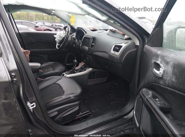 3C4NJDBB4JT254694 2018 JEEP COMPASS Gray Вид салону спереду