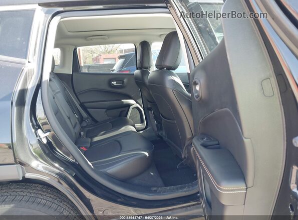 3C4NJDBB5JT138842 2018 JEEP COMPASS Black 