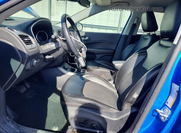 3C4NJDBB6MT516008 2021 JEEP COMPASS Синий Вид салона спереди