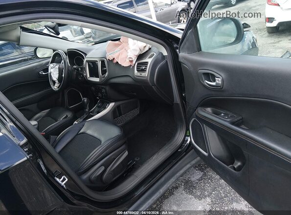 3C4NJDBB7HT657367 2017 JEEP NEW COMPASS Black Front interior view