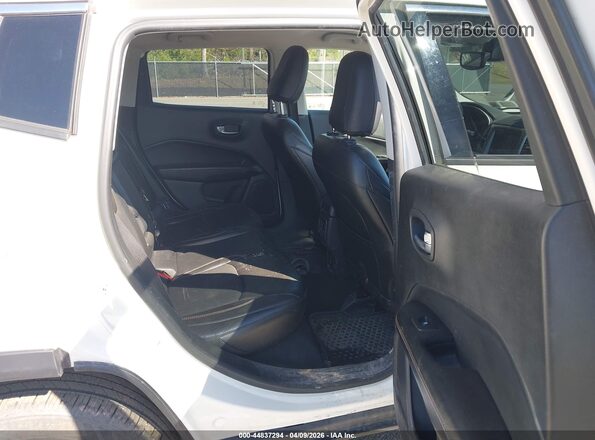 3C4NJDBB7JT393010 2018 JEEP COMPASS White Vista de la etiqueta del VIN