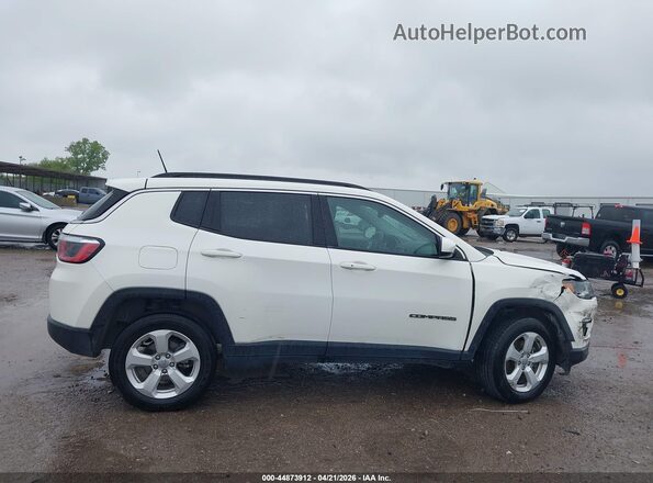 3C4NJDBB8JT331440 2018 JEEP COMPASS Белый Вид щитка приборов