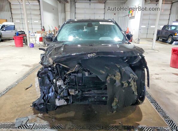 3C4NJDBBXJT270656 2018 JEEP COMPASS Black Front view