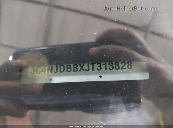 3C4NJDBBXJT313828 2018 JEEP COMPASS White ძრავის განყოფილების ხედი