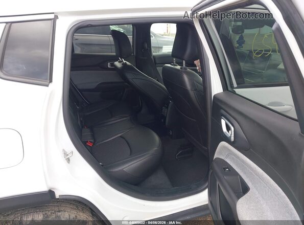 3C4NJDBN7RT137813 2024 JEEP COMPASS White VIN կոդի պիտակի տեսք