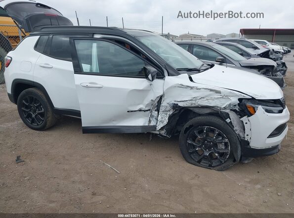 3C4NJDBN9RT162602 2024 JEEP COMPASS White Սալոնի հետևի տեսք