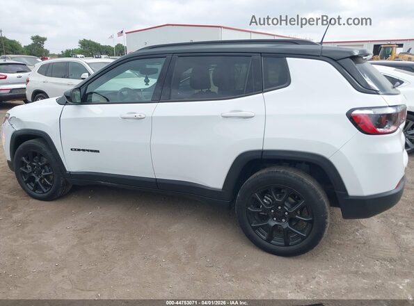 3C4NJDBN9RT162602 2024 JEEP COMPASS White Սալոնի 360 աստիճան տեսք