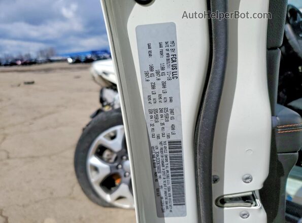 3C4NJDCB3KT666556 2019 JEEP COMPASS White Widok naklejki z numerem VIN