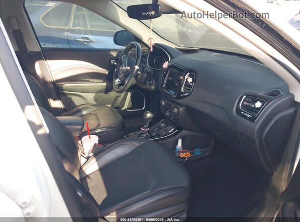 3C4NJDCB4KT787189 2019 JEEP COMPASS Белый Вид салона спереди