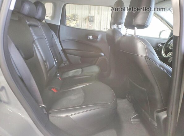 3C4NJDCB4KT791002 2019 JEEP COMPASS Gray Widok wnętrza z tyłu
