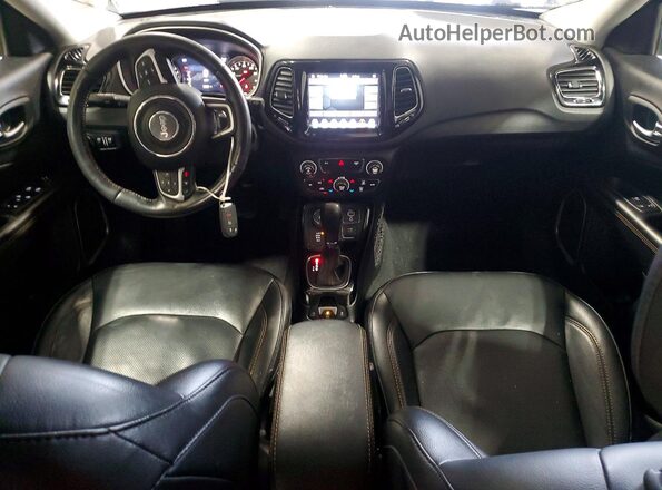 3C4NJDCB4KT791002 2019 JEEP COMPASS Gray Widok deski rozdzielczej