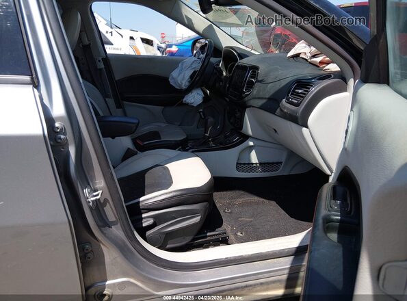 3C4NJDCBXLT119169 2020 JEEP COMPASS Gray წინა სალონის ხედი