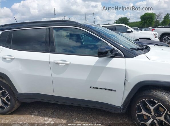 3C4NJDCN3TT182060 2026 JEEP COMPASS White Rear interior view