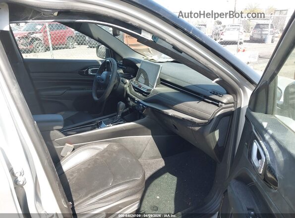 3C4NJDCN4RT173277 2024 JEEP COMPASS Silver Вид салону спереду