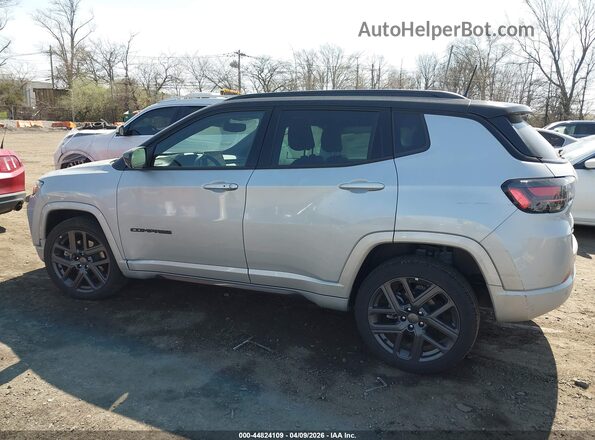 3C4NJDCN4RT173277 2024 JEEP COMPASS Silver Панорамний вид салону 360°