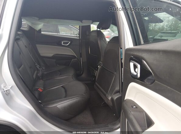 3C4NJDCN9RT129825 2024 JEEP COMPASS Silver VIN կոդի պիտակի տեսք