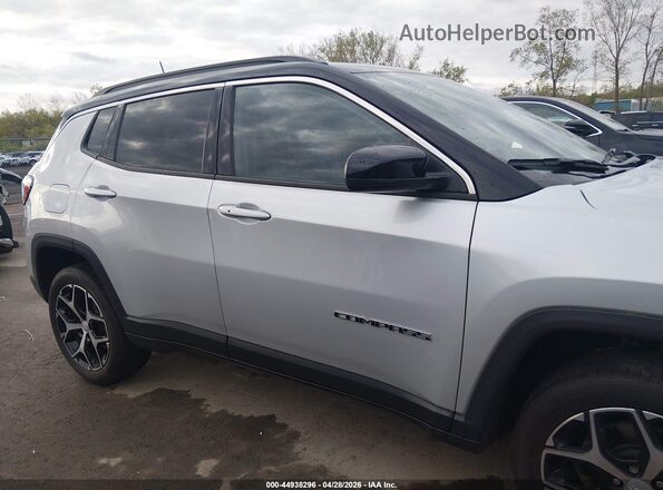 3C4NJDCN9RT129825 2024 JEEP COMPASS Silver Սալոնի հետևի տեսք