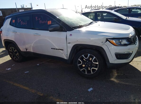 3C4NJDDB0KT709121 2019 JEEP COMPASS White Widok z przodu