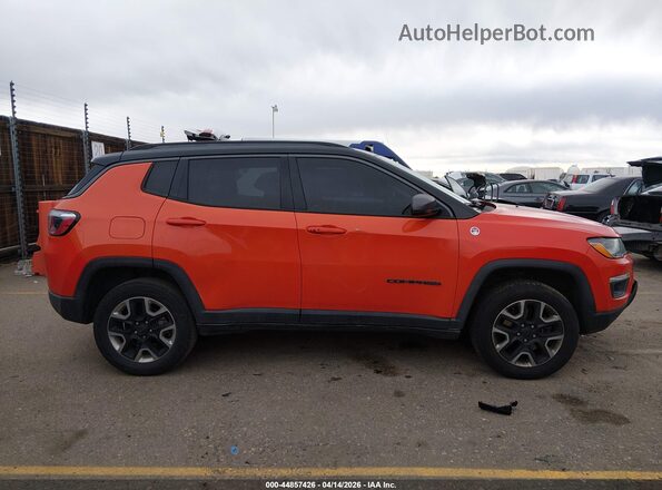 3C4NJDDB1JT174928 2018 JEEP COMPASS Orange უკანა სალონის ხედი