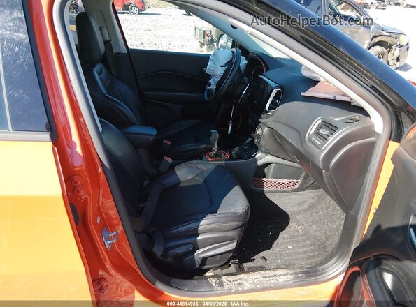 3C4NJDDB2HT688281 2017 JEEP NEW COMPASS Orange Widok wnętrza z przodu