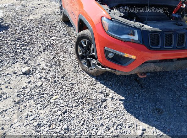 3C4NJDDB2HT688281 2017 JEEP NEW COMPASS Orange Widok z przodu