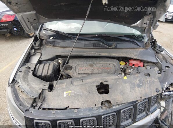 3C4NJDDB4LT195209 2020 JEEP COMPASS Silver Widok z tyłu