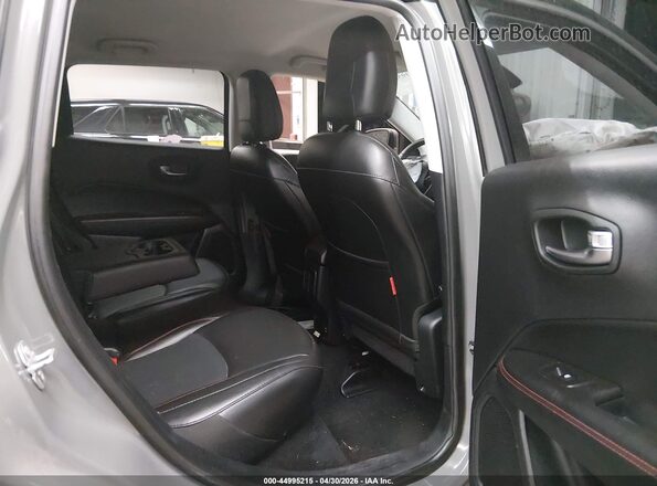 3C4NJDDB5KT690419 2019 JEEP COMPASS Gray VIN կոդի պիտակի տեսք