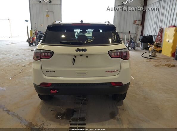 3C4NJDDB5KT752630 2019 JEEP COMPASS White 