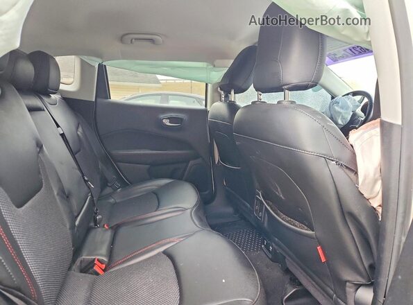 3C4NJDDB6LT239324 2020 JEEP COMPASS White Widok wnętrza z tyłu