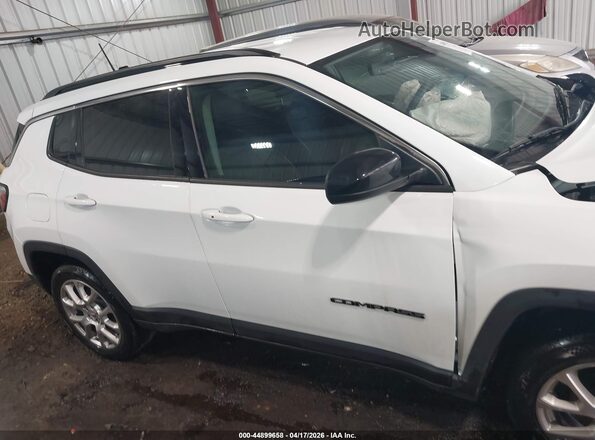 3C4NJDFB4NT178572 2022 JEEP COMPASS White Սալոնի հետևի տեսք