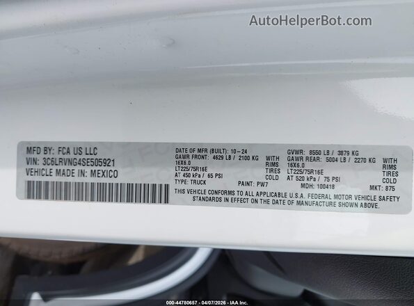 3C6LRVNG4SE505921 2025 RAM PROMASTER 1500 White Widok komory silnika