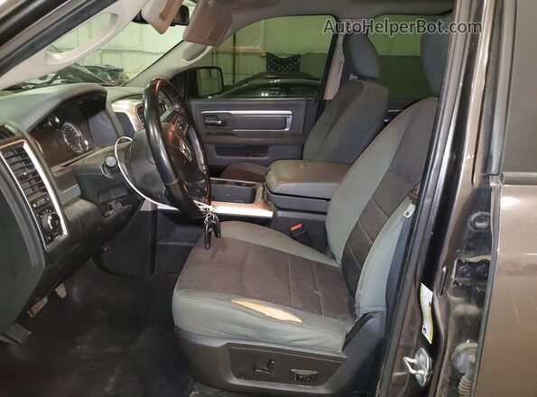 3C6RR7LT0JG195775 2018 RAM 1500 Gray Вид салону спереду