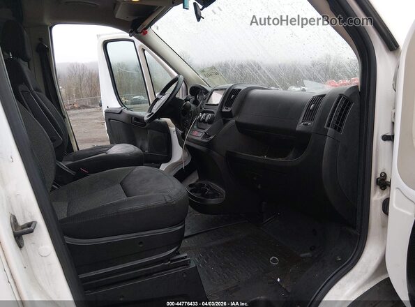 3C6TRVCG7HE515516 2017 RAM PROMASTER 2500 Белый Вид салона спереди