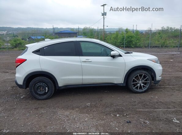 3CZRU6H78HM726367 2017 HONDA HR-V White Rear interior view