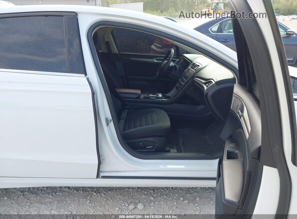 3FA6P0HD0JR166099 2018 FORD FUSION Белый Вид салона спереди