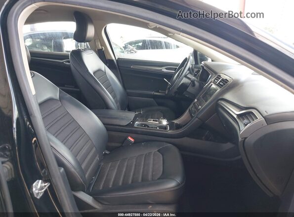 3FA6P0HD7HR408610 2017 FORD FUSION Черный Вид салона спереди