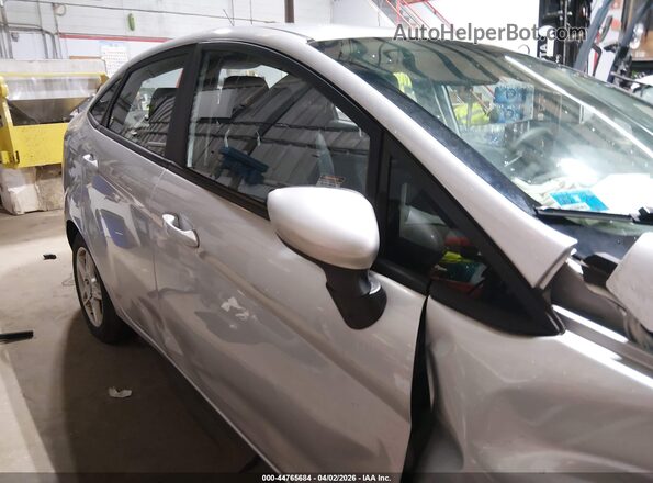 3FADP4BJ9JM144449 2018 FORD FIESTA Silver ხელსაწყოთა პანელის ხედი