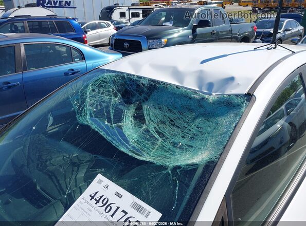 3FADP4EJ8JM127878 2018 FORD FIESTA White Widok z przodu
