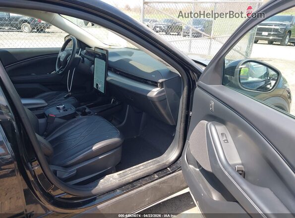 3FMTK1SS6NMA20426 2022 FORD MUSTANG MACH-E Black Widok wnętrza z przodu