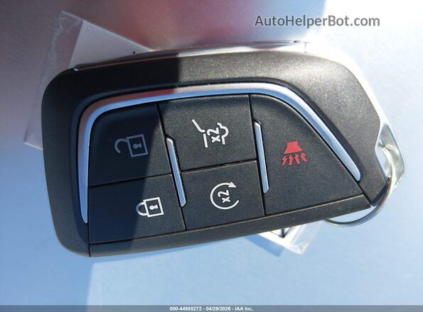 3GYK3DM55TS110210 2026 CADILLAC OPTIQ Серебряный Вид панели приборов