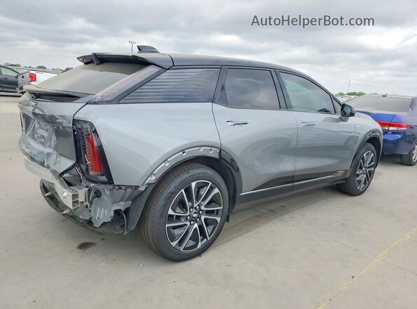 3GYK3EM40TS126313 2026 CADILLAC OPTIQ Серебряный Задняя правая четверть