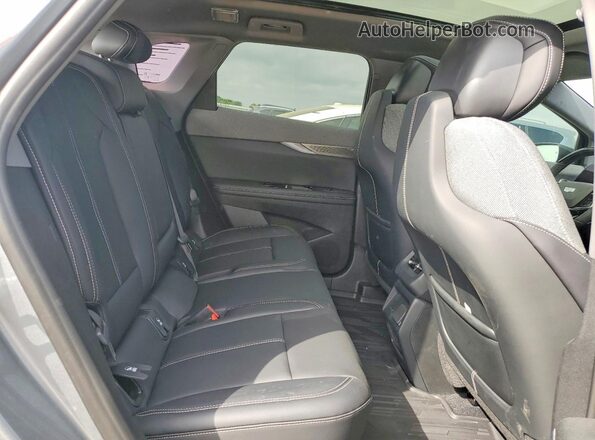 3GYK3EM40TS126313 2026 CADILLAC OPTIQ Серебряный Вид задних сидений