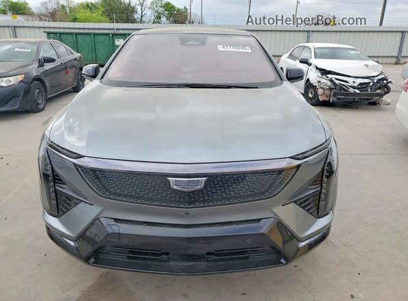 3GYK3EM40TS126313 2026 CADILLAC OPTIQ Серебряный Вид спереди
