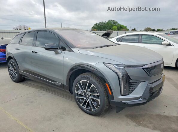 3GYK3EM40TS126313 2026 CADILLAC OPTIQ Серебряный Передняя правая четверть