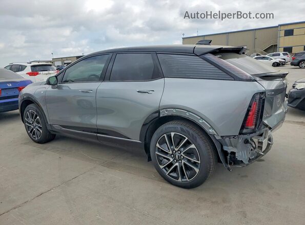 3GYK3EM40TS126313 2026 CADILLAC OPTIQ Серебряный Задняя левая четверть