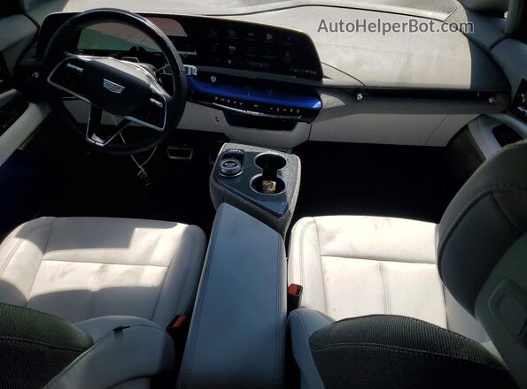 3GYK3EMR2SS231400 2025 CADILLAC OPTIQ Silver Вид панелі приладів