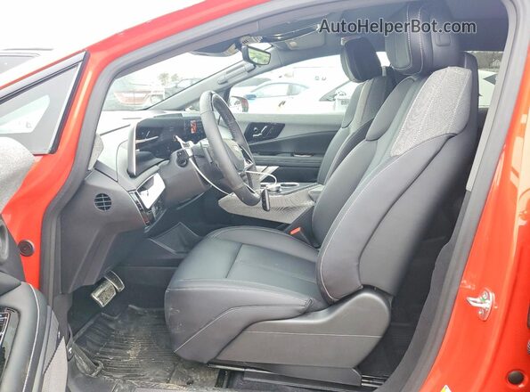 3GYK3EMR4SS254693 2025 CADILLAC OPTIQ Orange Սալոնի դիմացի տեսք