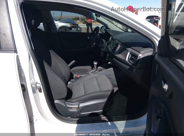 3KPA24AD2LE329995 2020 KIA RIO White Vista interior delantera