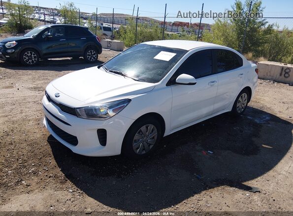 3KPA24AD2LE329995 2020 KIA RIO White Vista tres cuartos delantera izquierda